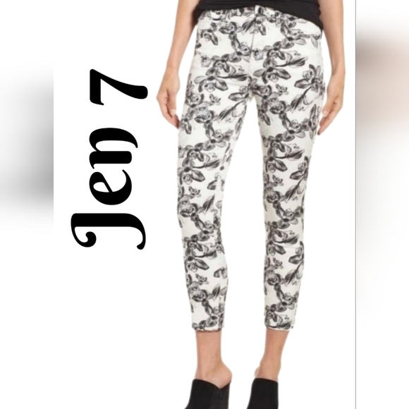 7 For All Man Kind Jen 7 White With Black Flowers Cropped Skinny Jean Sz 2 - Picture 1 of 11
